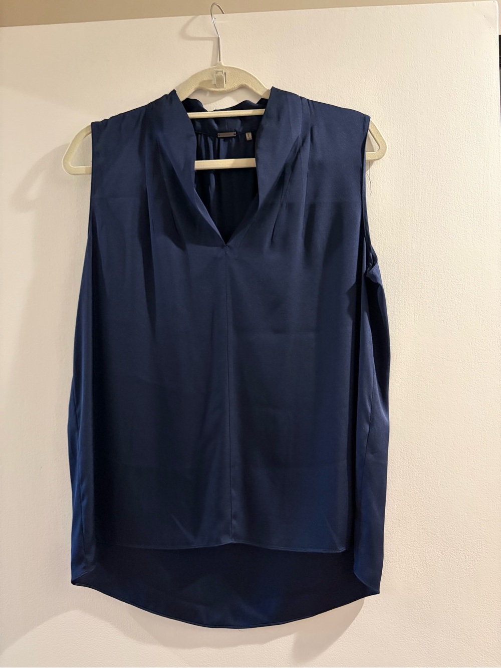 Elie Tahari Navy V-Neck Sleeveless Satin Camisole